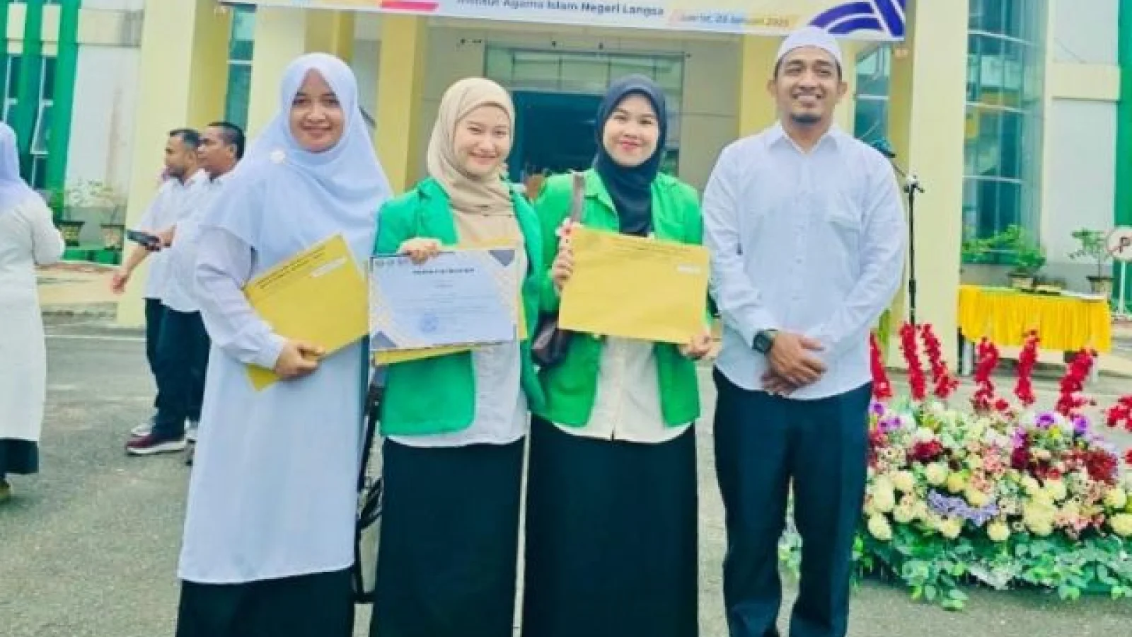 Dosen dan Mahasiswa KPI IAIN Langsa Terima Penghargaan pada Hari Amal Bhakti ke-79