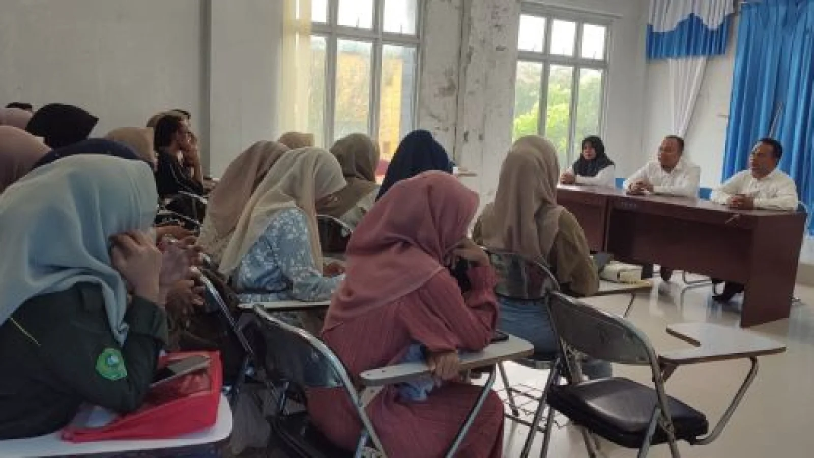 Monitoring dan Evaluasi Mahasiswa Semester Akhir