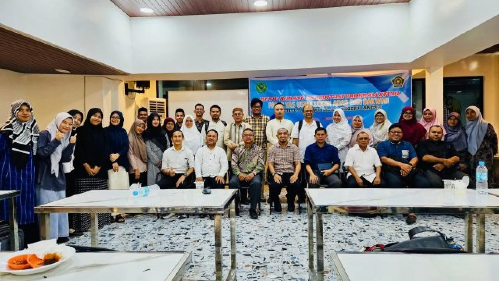 FUAD MELAKSANAKAN KEGIATAN REVIU BORANG PRODI