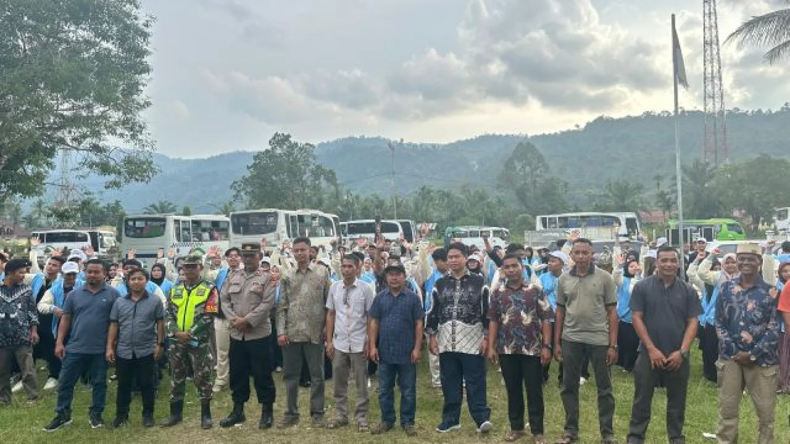 Dekan FUAD, Wakili Rektor IAIN Langsa Pada Pelepasan KKN Melayu Serumpun Kecamatan Serbajadi