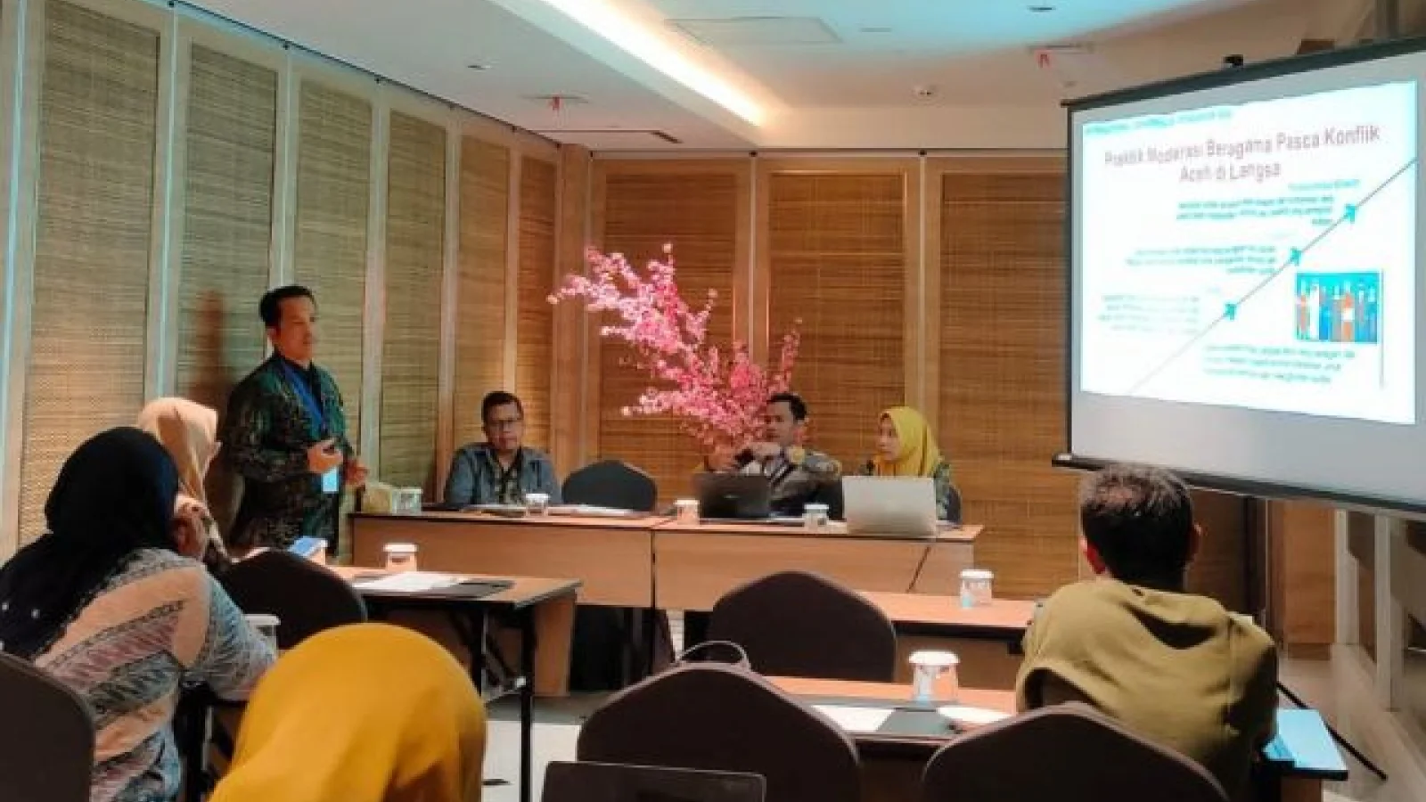 WAKIL DEKAN II FUAD DOSEN KPI IAIN LANGSA BERPARTISIPASI DALAM SEMINAR INTERNASIONAL DI SAMOSIR