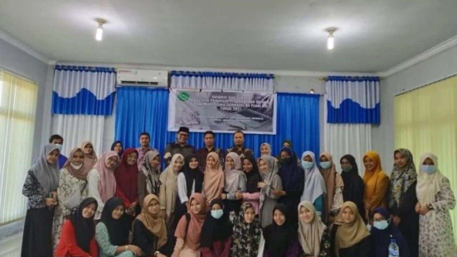 Alumni BKI IAIN Langsa Serahkan Bantuan Penyelesaian Studi untuk Mahasiswa
