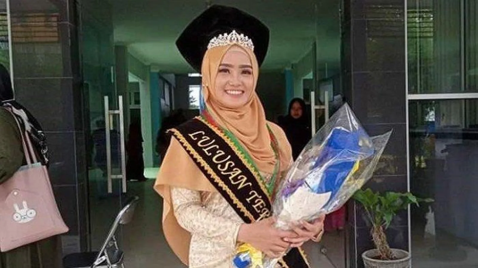 Lulus Cumlaude dari IAIN Langsa, Ade Priyani Langsung diterima Bekerja di Bank