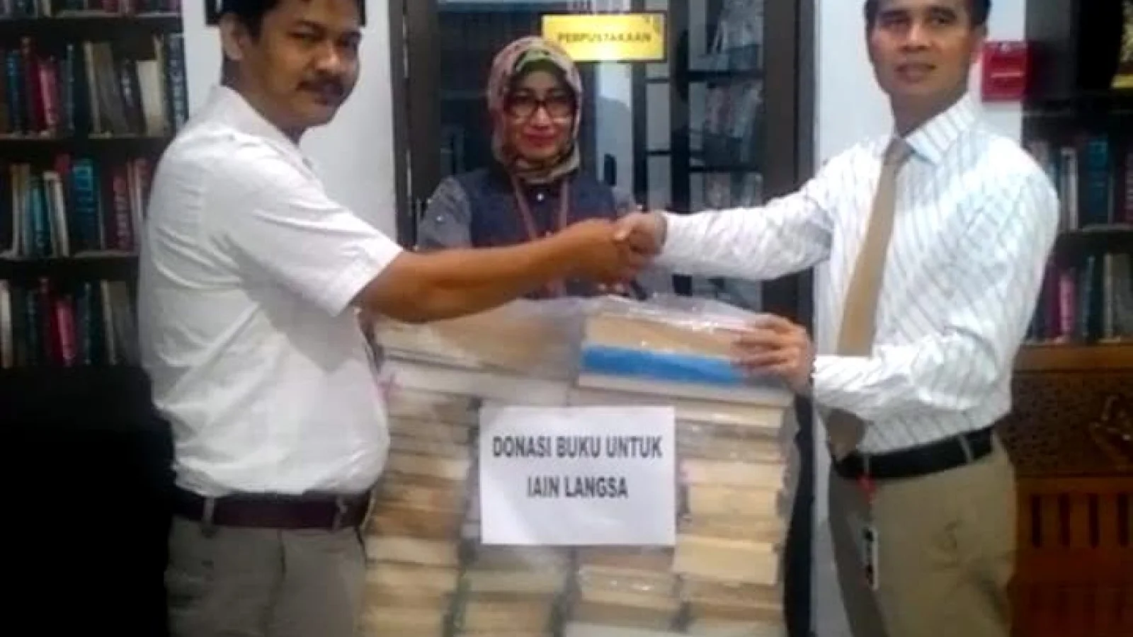 Perpustakaan IAIN Langsa Terima Buku Dari Bank Indonesia