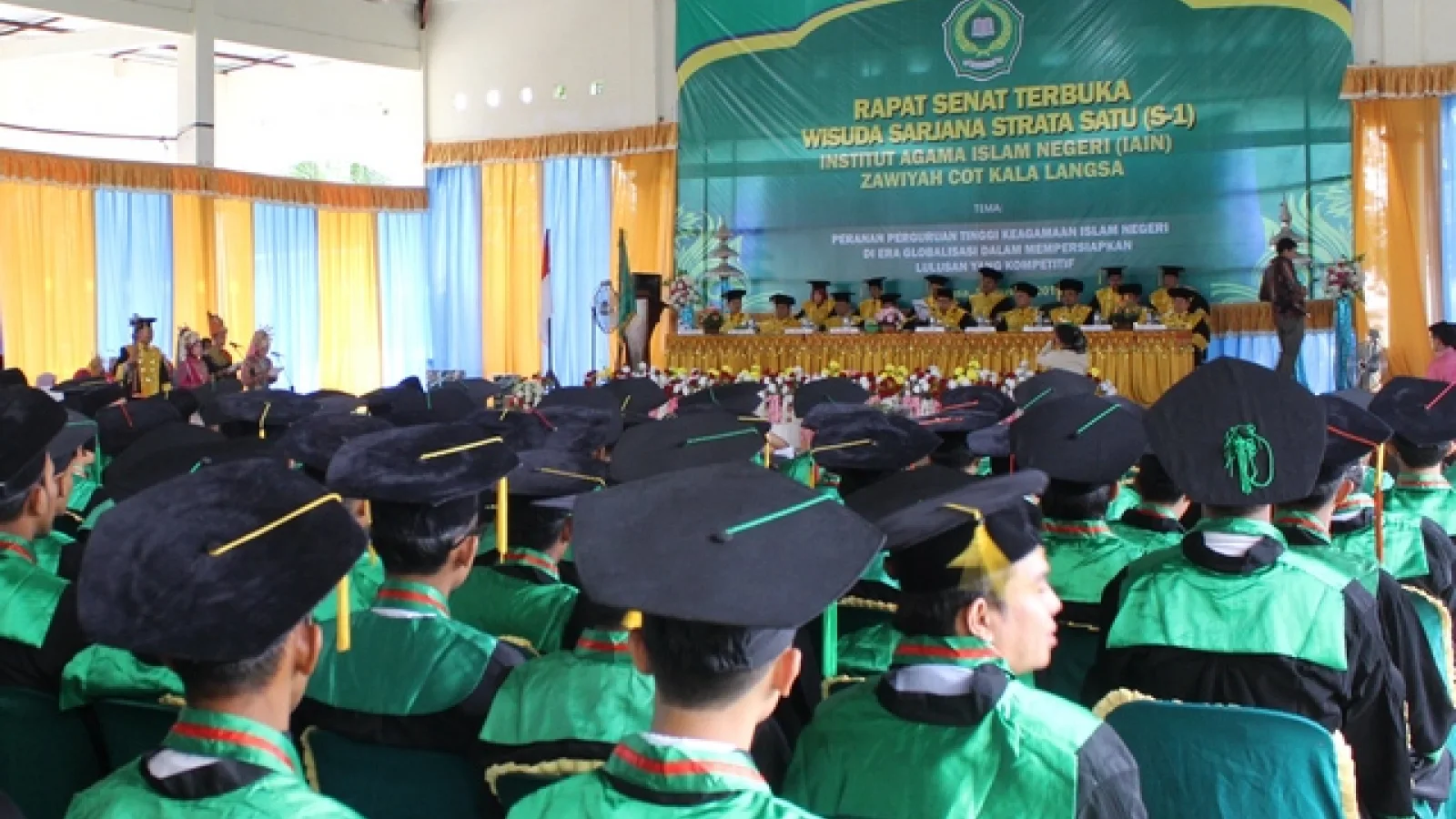 415 Mahasiswa Ikuti Wisuda Sarjana
