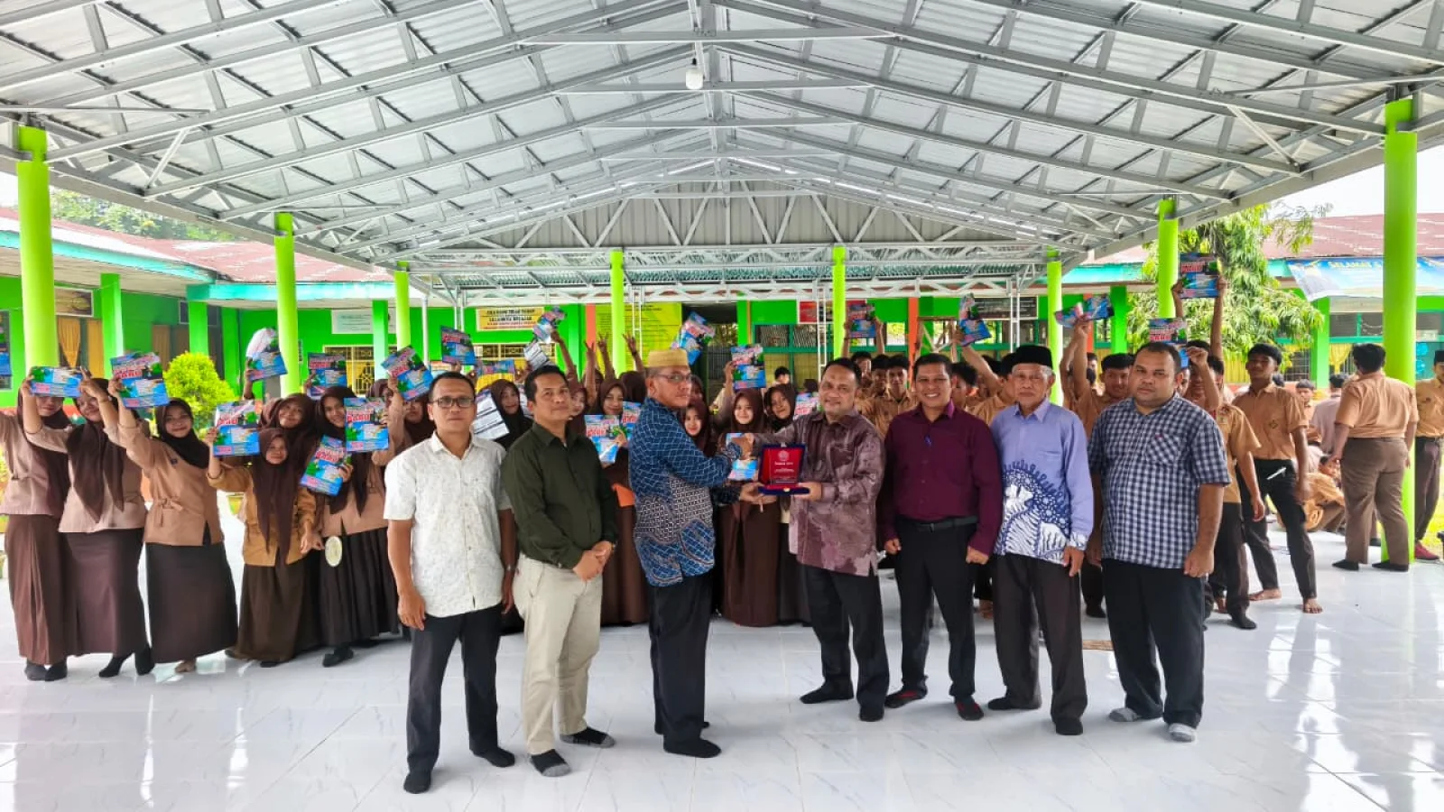 (FUAD) IAIN Langsa menggelar program Pengabdian Kepada Masyarakat (PKM) di MAN Simalungun dan MAS Nurul Hikmah Tinjowan