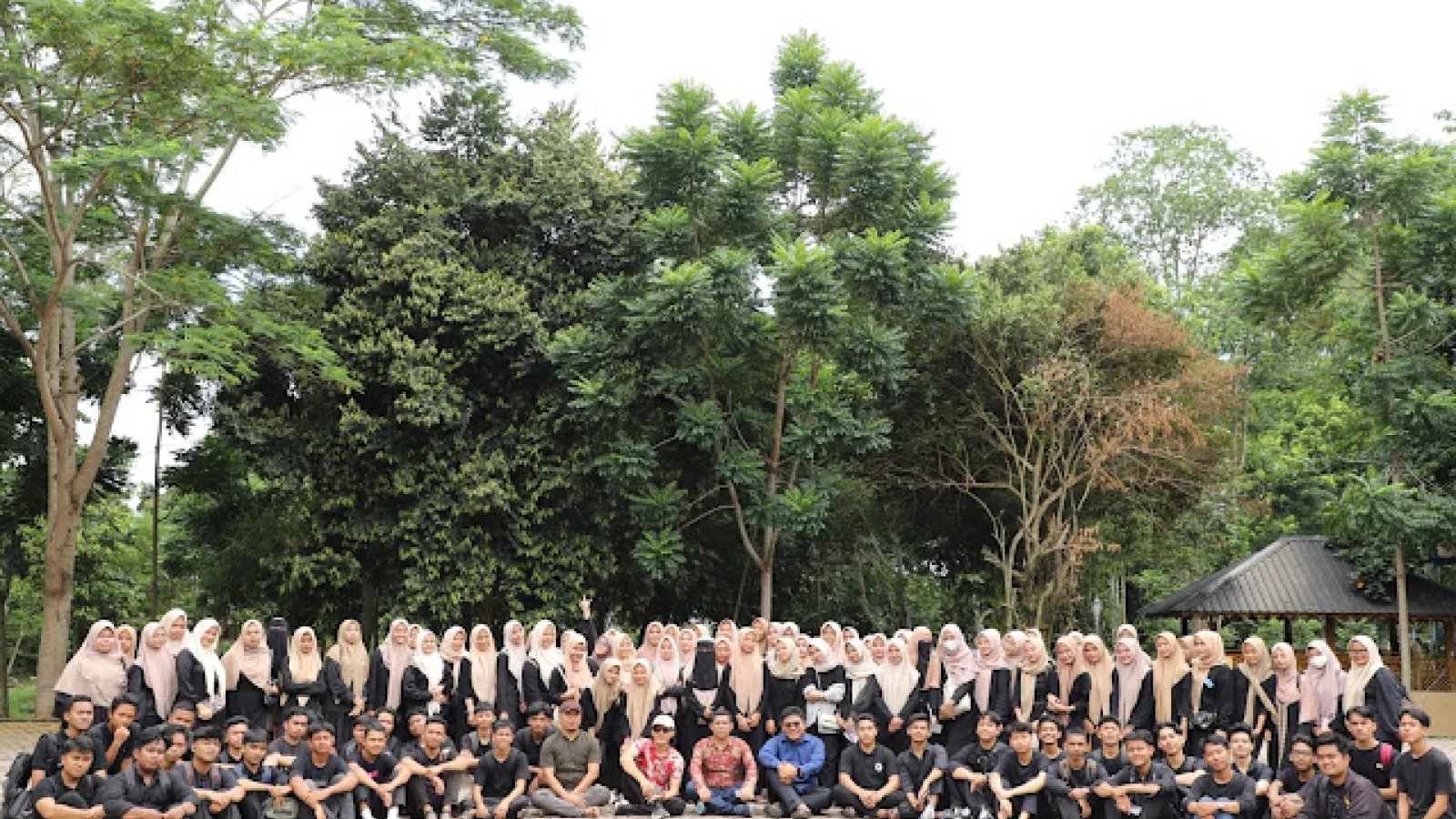 Tumbuhkan Rasa Kebersamaan, 35 Mahasiswa Baru Psikologi Islam Ikuti Outbound Keluarga Besar FUAD