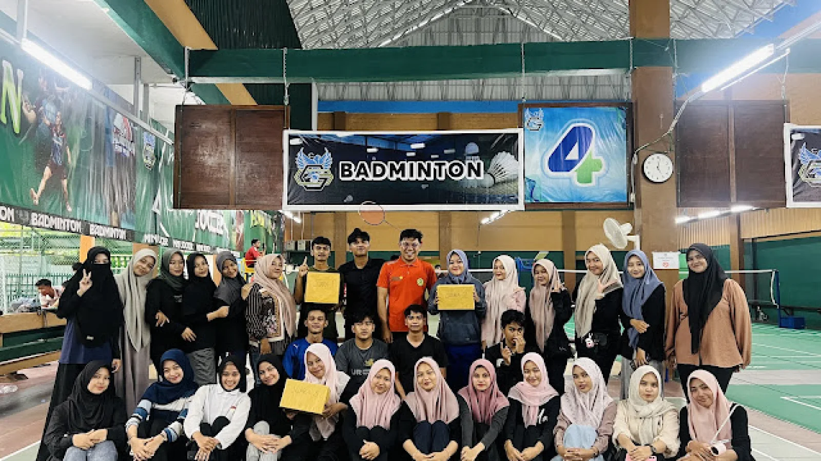 Imam dan Irfandi Juarai Friendly Match Badminton Psikologi Islam