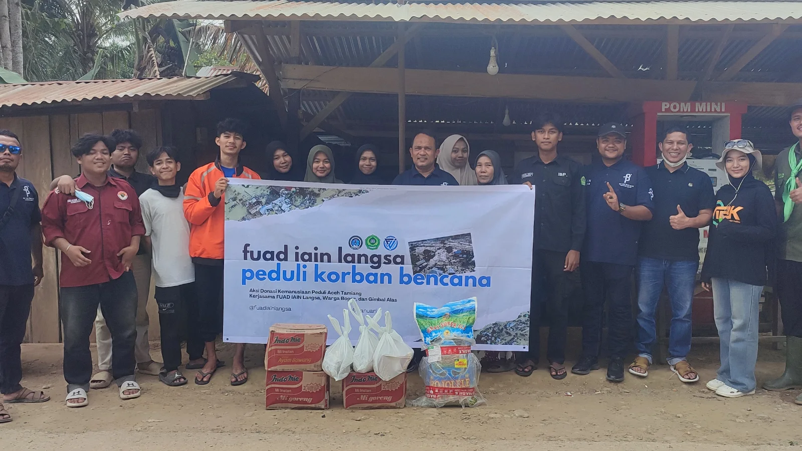 Dekan dan Sivitas Akademika FUAD IAIN Langsa Salurkan Bantuan bagi Mahasiswa Terdampak Banjir dan Longsor di Aceh Tamiang