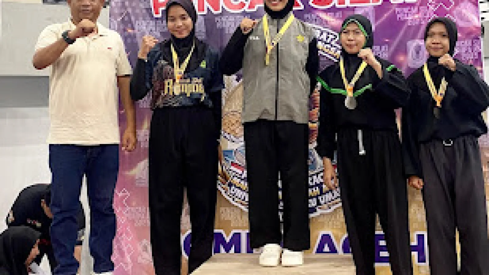 Tekuni Pencak Silat, Dwina Tasya Khaylazuhra Raih Medali Perak POMDA Aceh 2025