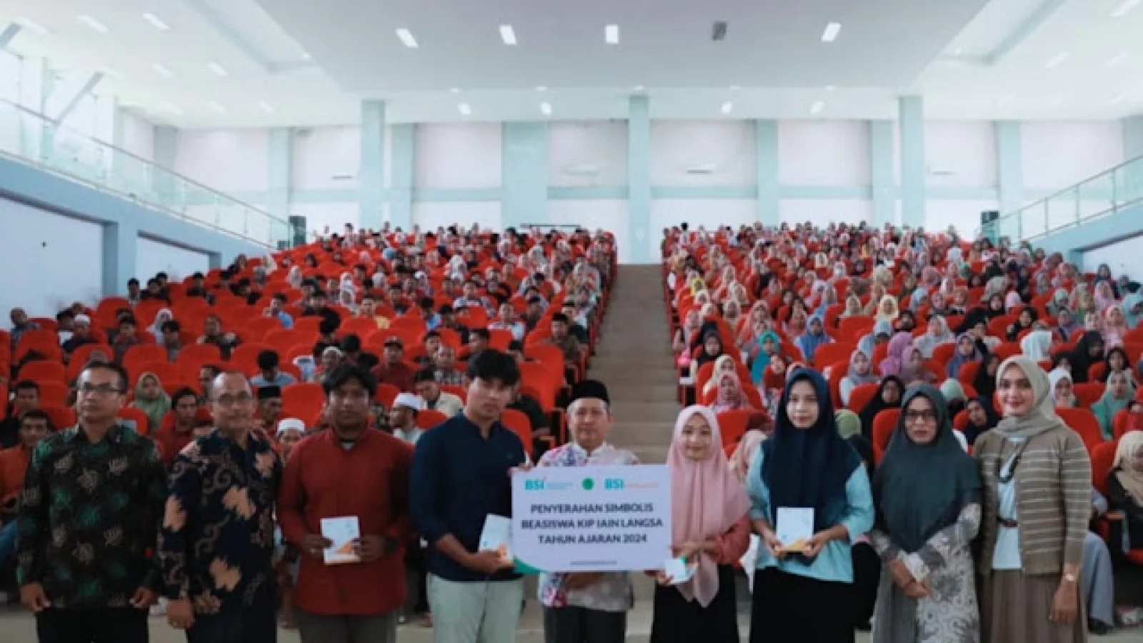 Delapan Mahasiswa Psikologi Islam Terima Beasiswa KIP Kuliah Tahun 2024