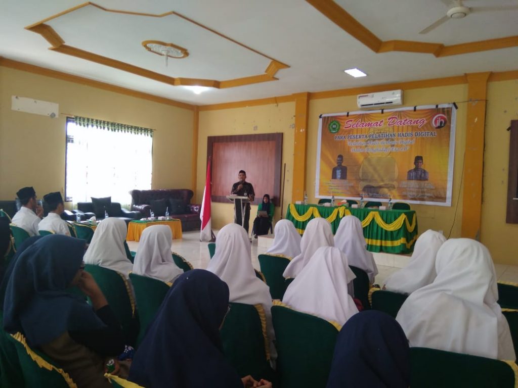 Prodi & HMJ Ilmu Hadis Melaksanakan Seminar dan Pelatihan Hadis Digital