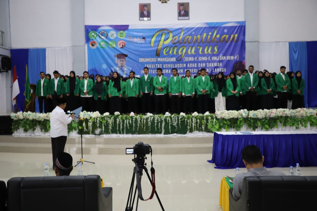 DEKAN FUAD LANTIK PENGURUS ORMAWA FUAD