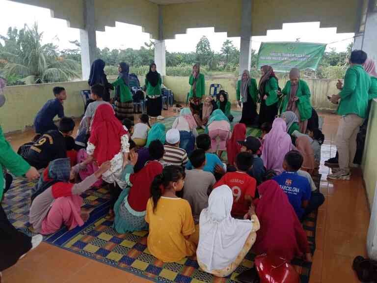 Konseling Traumatik Pasca Banjir Pada Anak-Anak Desa Muka Sei Kuruk Kecamatan Seruway Aceh Tamiang