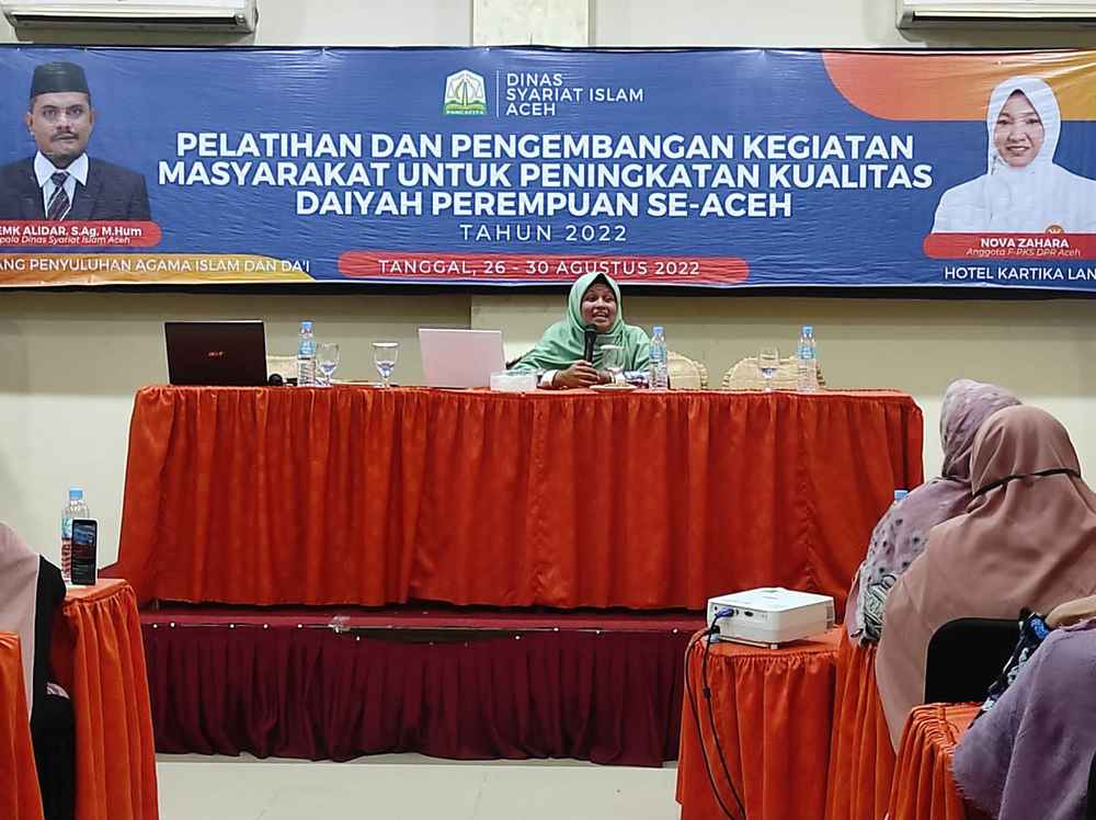 Dosen FUAD IAIN : sampaikan kepada Daiyah Perempuan Aceh, “ Petingnya Mengasah Kemampuan Bacaan Alqur’an Sebagai Modal Dasar Berdakwah”.