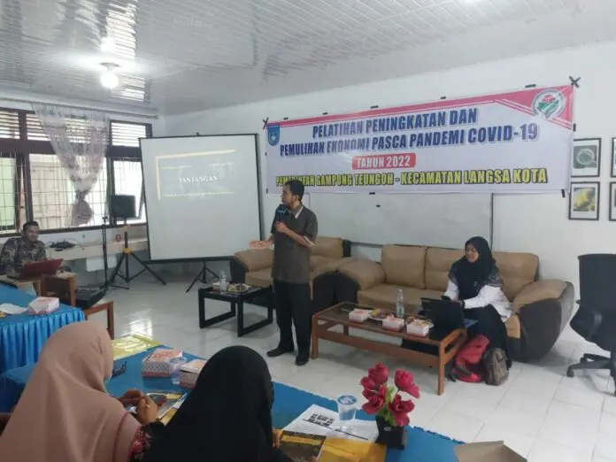 Dosen FUAD IAIN Langsa : “Sampaikan Peningkatan dan Pemulihan Ekonomi Pasca Pandemi di Gampong Teungoh “