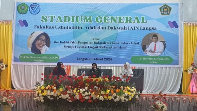 Antusias Mahasiswa Mengikuti Studium Generale