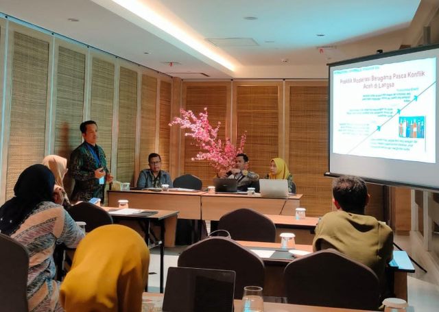 WAKIL DEKAN II FUAD DOSEN KPI IAIN LANGSA BERPARTISIPASI DALAM SEMINAR INTERNASIONAL DI SAMOSIR