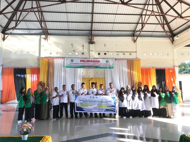 Mahasiswa dan Dosen Prodi PIS ikuti Pengabdian Internasional Bukit Lawang