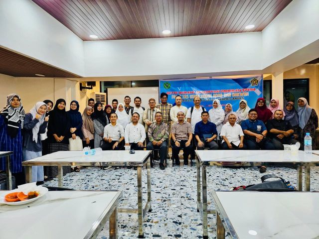 FUAD MELAKSANAKAN KEGIATAN REVIU BORANG PRODI