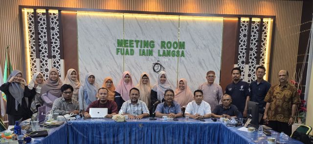 Fuad IAIN Langsa Gelar Review Borang Bersama Prof. Dr. Buhori Muslim, M.Ag