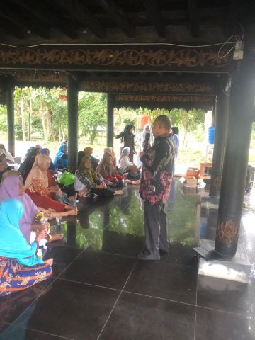 Ketua Prodi KPI IAIN Langsa Berikan Materi Pengelolaan Stres bagi Lansia di Hutan Lindung Kota Langsa